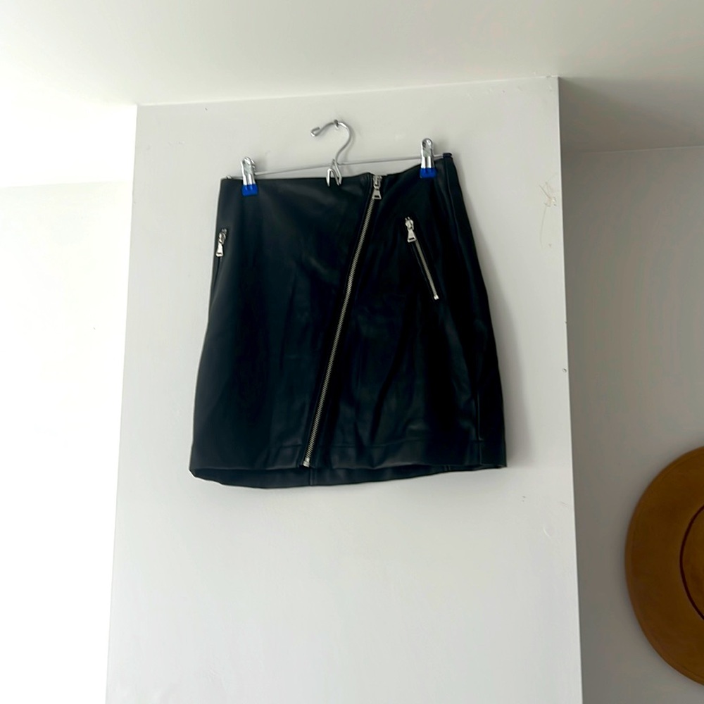 Express Women 6 Black Faux Leather Zip Front Grunge Gothic Punk Mini Skirt